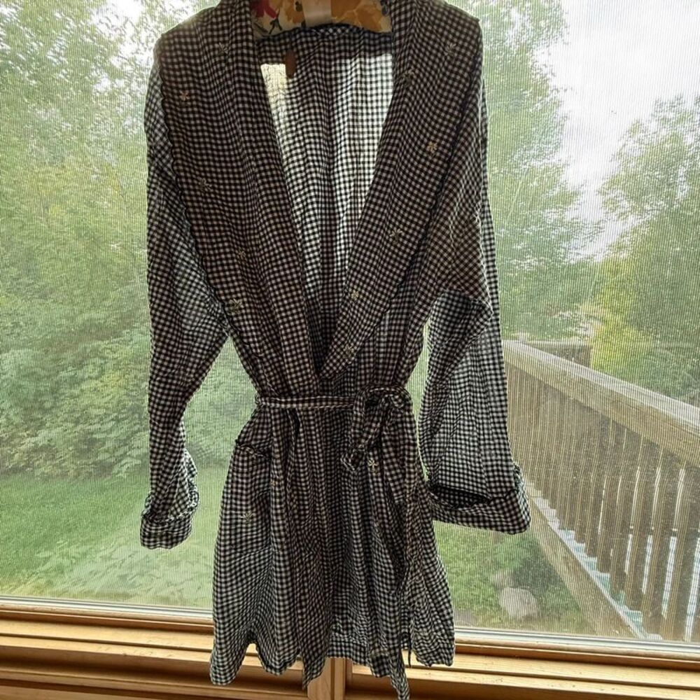 Vintage Victoria Secret Country Black & White Robe with Floral Detail Size M/L